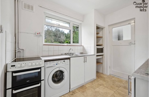 West Horsley House | 2x Bedroom Bungalow (Sleeps 6x) w. Parking