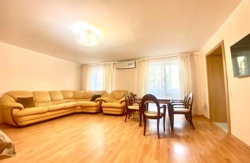 Almaty Apartment | 3х комнатная на Желтоксан