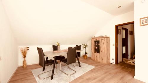 Hamm Apartment | 3,5-Zimmer inkl Arbeitsplatz, WLAN & free Netflix, Amazon-Free Parken vollausgestattete Wohnung, 24h Check In