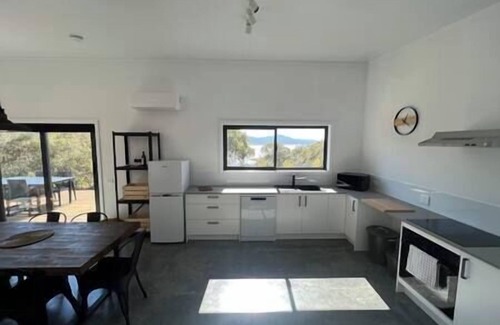 East Jindabyne House | #3 Amazing views of lake and mountains new eco cabin