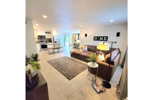 Papago Parkway House | 3 BDR Home Down Town Scottsdale with Hot Tub