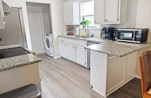 Mustang House | 3-bdr house in beautiful Mustang with HighSpeed WiFi, New furniture throughout