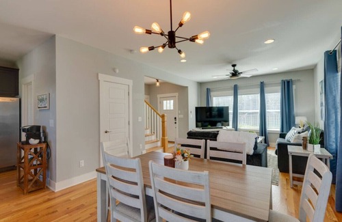 Radnor House | 3 Bdrm Home- HUGE yard for pets! 4.5 miles to Broadway