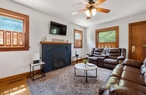 College Hill House | 3 Bed 1 5 Bath Home in College Hill By Hospital