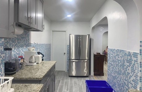 Northeast Philadelphia House | 3 bed/1 bath (with a king bed) best location, connect to everywhere
