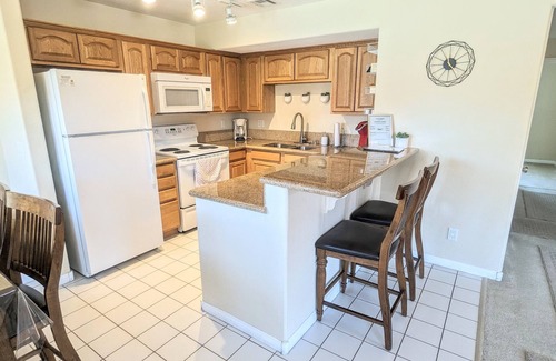 Mesquite Condo | 3 Bed, 2 Bath Condo By Pool. Sleeps 8.