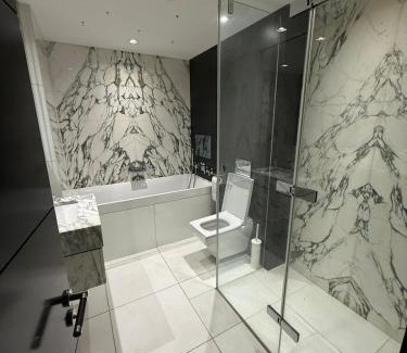 West Kensington Apartment | 3 Bed 2 Bath Luxury Apartment in Kensington
