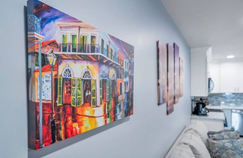 Metairie Condo | 3 Bed/3 Bath with King Bed 15 min to Downtown New Orleans