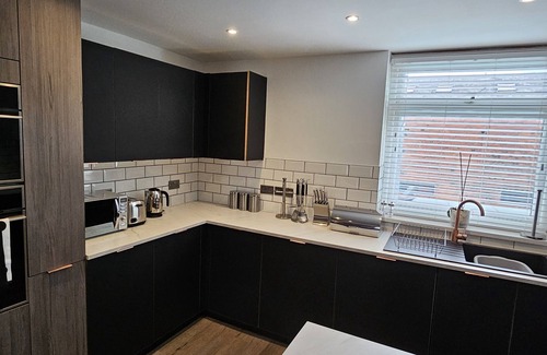 Oxton Apartment | 3 Bed Apartment 10 mins from central Liverpool