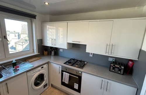 Greenock Apartment | 3-Bed Apartment Central Greenock