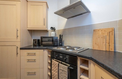 Morley Apartment | 3-Bed Apt near M62, Leeds, with Parking and Wifi,– Ideal for 6 Contractors