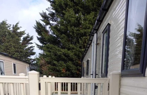 Isle of Grain House | 3 bed caravan sleeps 8 AllHallows Holiday Park