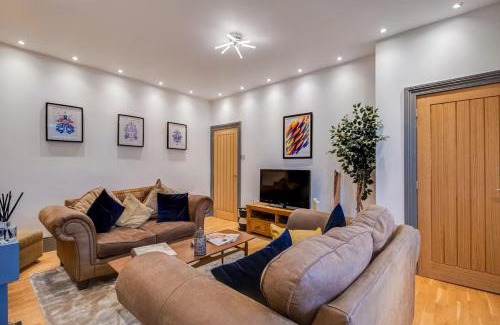 Meltham House | 3-Bed Countryside Cottage, Family & Pets , Sleeps 5