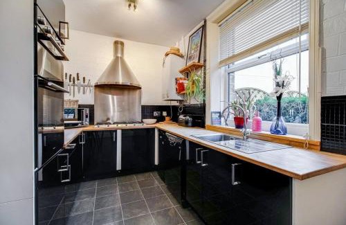 Meltham House | 3-Bed Countryside Cottage, Family & Pets , Sleeps 5