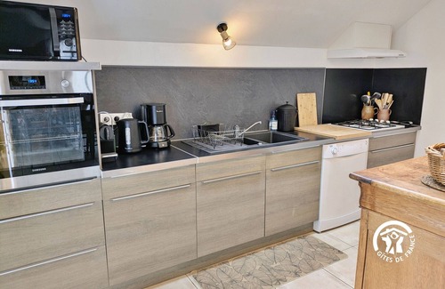 Sainte-Suzanne-and-Chammes Cottage | 3-bedroom independent house - modern comfort and historic charm, pets allowed