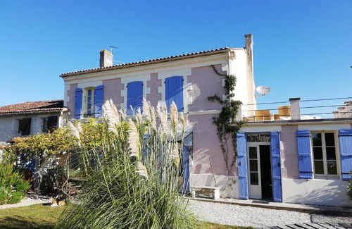 Nantille House | 3 Bed Gite with private pool & garden in Nantille
