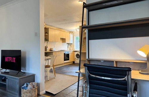 Maidstone House | 3-Bed Home | Easy Access to Maidstone West Station