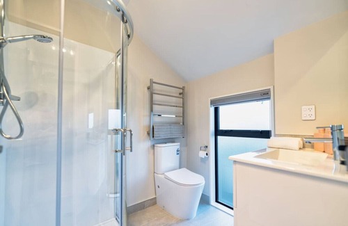 Riccarton Apartment | 3 bed home with pool table near Westfield Mall