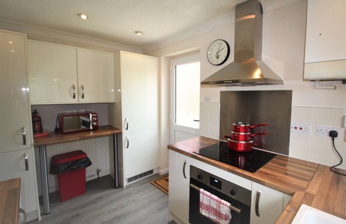 Thorne House | 3 Bed House - Garden & Parking - Quiet Cul De Sac
