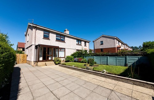 Gilmerton House | 3 Bed House w/Drive & Garden v/Fast WiFi & Netlfix
