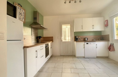 Evran House | 3 bed house with private enclosed garden and play area, 10 min from Dinan