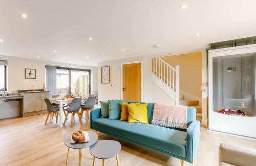 Alcester House | 3 Bed in Alcester 88398