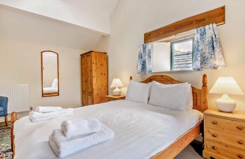 Longnor House | 3 bed in Pilsbury PK663
