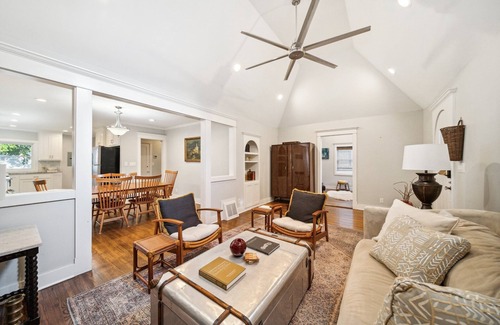 Cherry Street House | 3 bed, office, hot tub, 2 min to Cherry St
