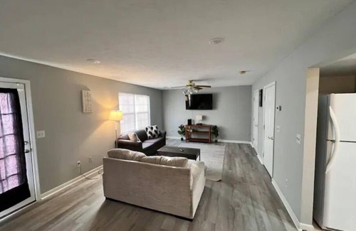 Cross Lanes House | 3 bed townhouse close to Casino!