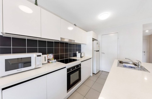 Buderim Apartment | 3-Bed Unit with Pool & Gym by Bush & Beach