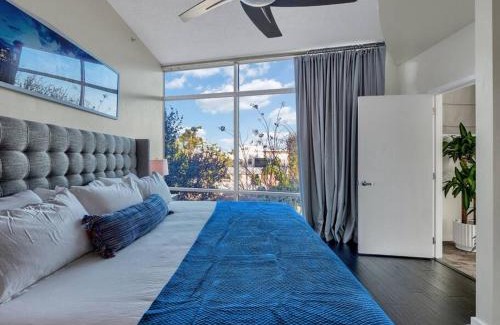 South Eola Apartment | 3 Bedrm Palace Suite - King FL bed & Free EV Charging