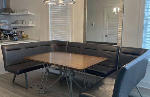 Radnor House | 3 bedroom 2.5 bath with free parking