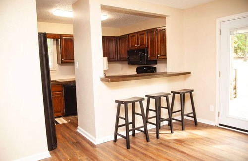 Paris House | 3 Bedroom 2 Bath Cozy Country Home with beautiful scenery