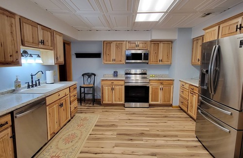 Bellevue Apartment | 3 Bedroom, 2 Bath Overlooking the Mississippi River. No hidden fees