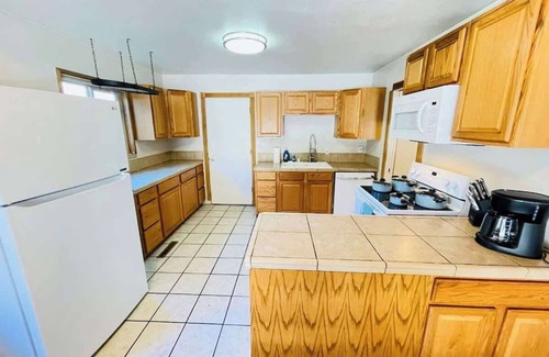 West University House | 3-Bedroom/2-Bath/Pet OK/Sleeps11