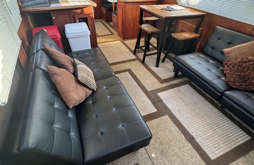 Harrison Boat Rental | 3 Bedroom, 2 Bathroom, Stationary 60' [sixty ft] House Boat, Sleeps 6