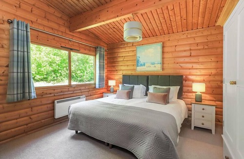 Winchester Cabin | 3 Bedroom, 5 star, award winning Lodge with luxurious hot tub (sleeps 6)
