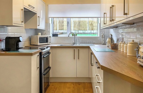 Chesterfield Cottage | 3 bedroom accommodation in Inkersall, near Chesterfield