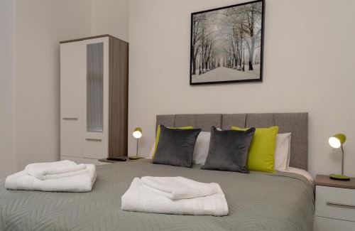 Dundee Apartment | 3-Bedroom Apartment by Eden Project - Free Parking