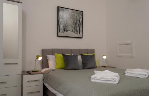 Dundee Apartment | 3-Bedroom Apartment by Eden Project - Free Parking