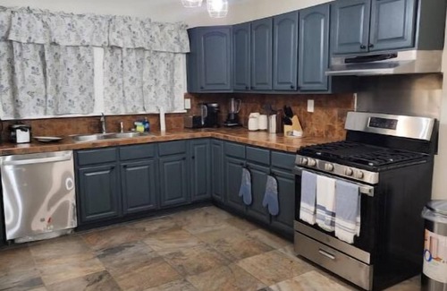 Vauxhall Apartment | 3-bedroom apartment in marvelous Maplewood with WiFi, AC