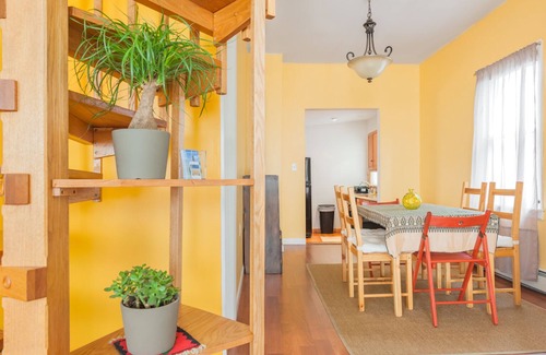 East Somerville Apartment | 3 bedroom apartment next to T stop/off street parking