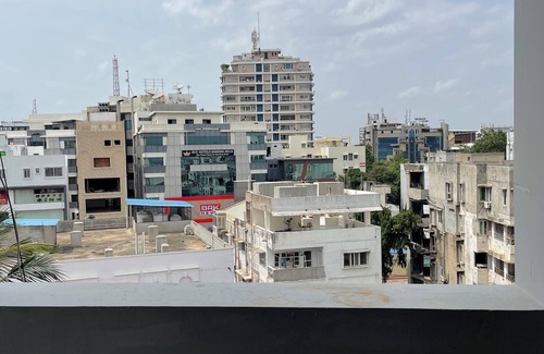 Banjara Hills Apartment | 3-bedroom apartment with WiFi, AC in Banjarahills near Care Hospital city centre
