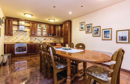 Praputnjak House | 3 bedroom awesome home in Praputnjak