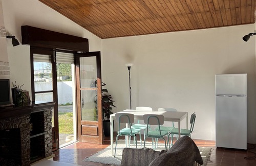 Apulia House | 3-bedroom beach house in enchanting Apúlia with WiFi