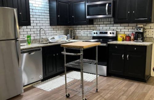 Gansevoort Apartment | 3-bedroom beautiful apartment 10 mins from track, SPAC, & Saratoga Springs w/AC