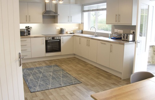Monyash House | 3 Bedroom, Bright and Airy Bungalow in Monyash Village sleeps 6