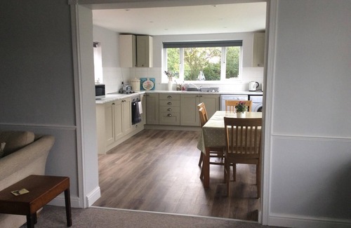 Rhosneigr House | 3 Bedroom Bungalow with large secure garden close to Sandy Beaches