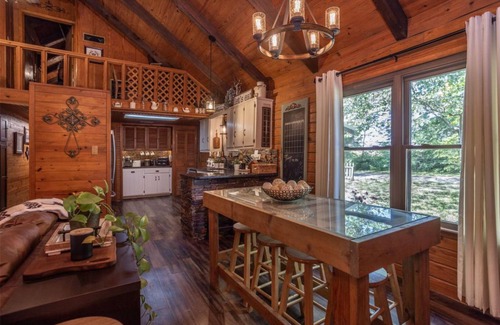 Valley View Cabin | 3-bedroom cabin in wonderful Valley View with hot tub! Sleeps 6!