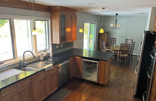 Danbury House | 3-bedroom Candlewood Lakeside house